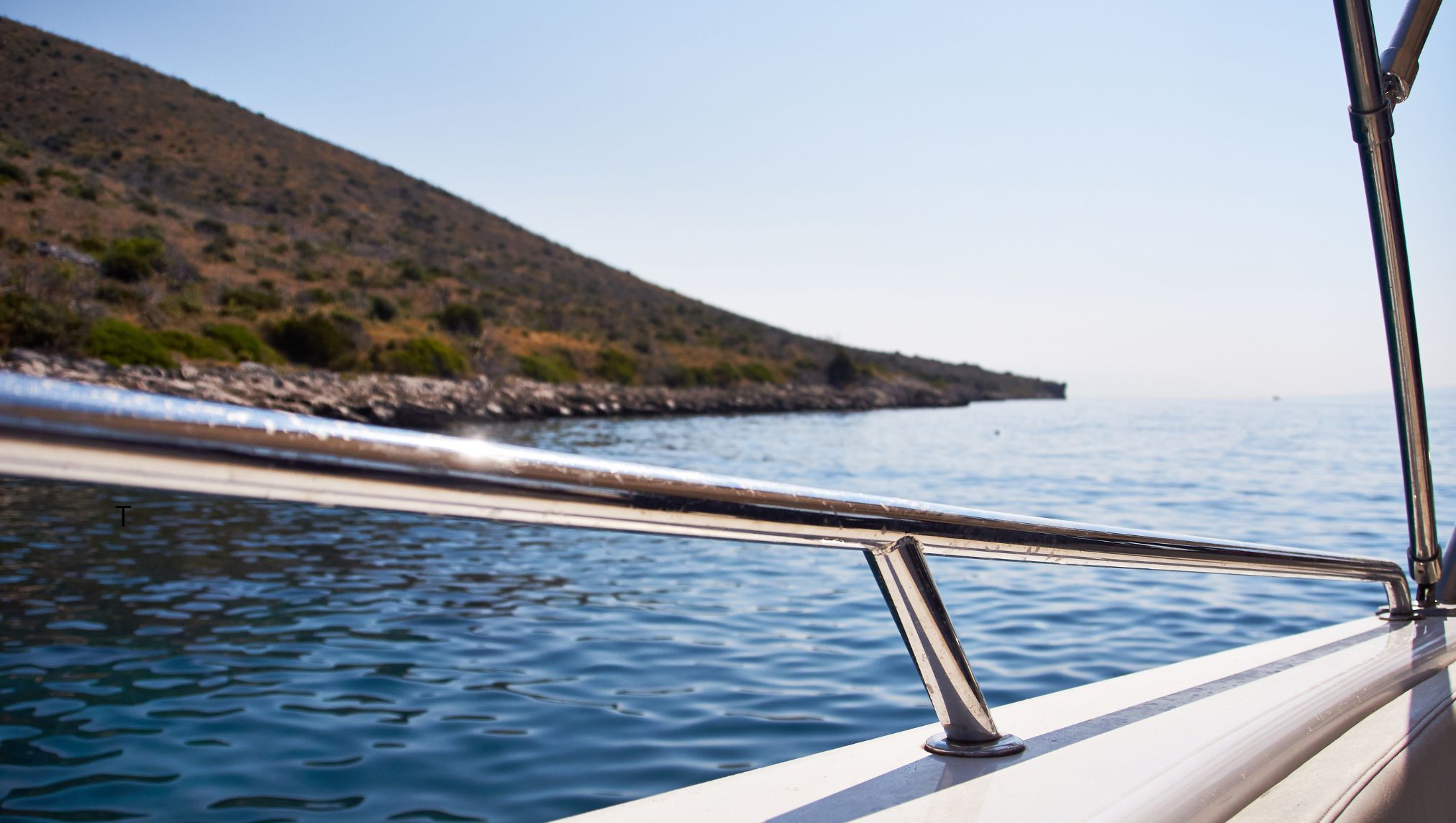 Czarter jachtów w Chorwacji – praktyczny niezbędnik dla żeglarzy i turystów