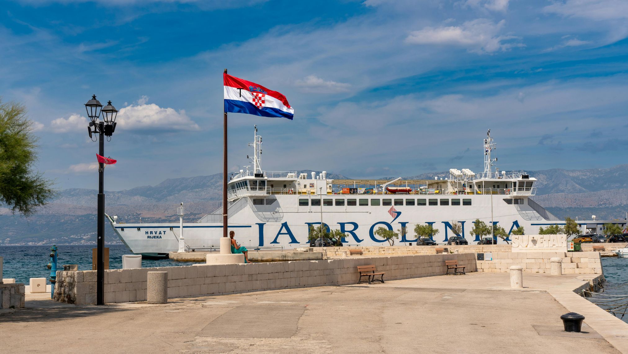 Prom na Brač – jak dopłynąć, ceny i praktyczne porady