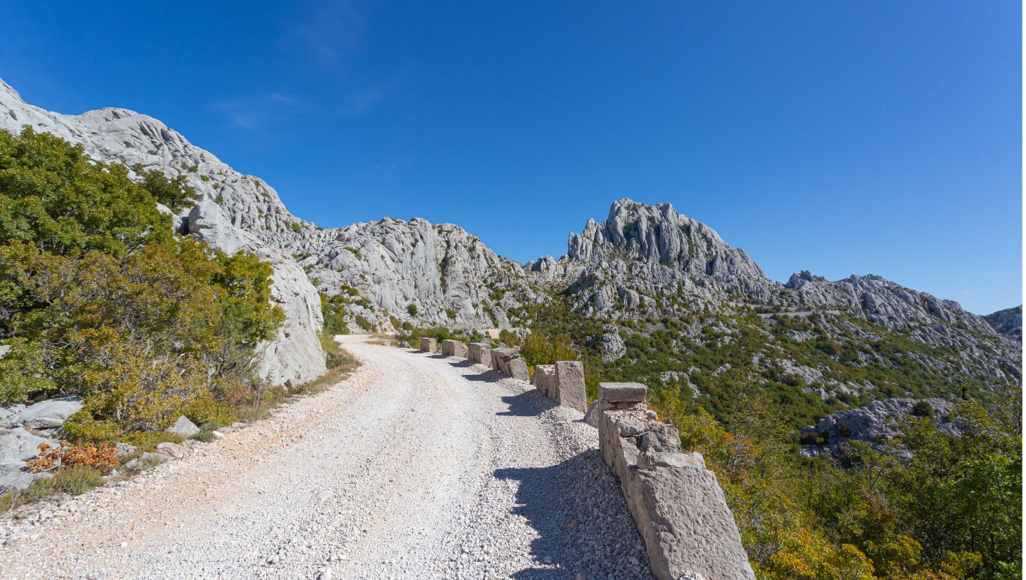 Majstorska cesta – historyczna droga przez Velebit, którą musisz poznać!