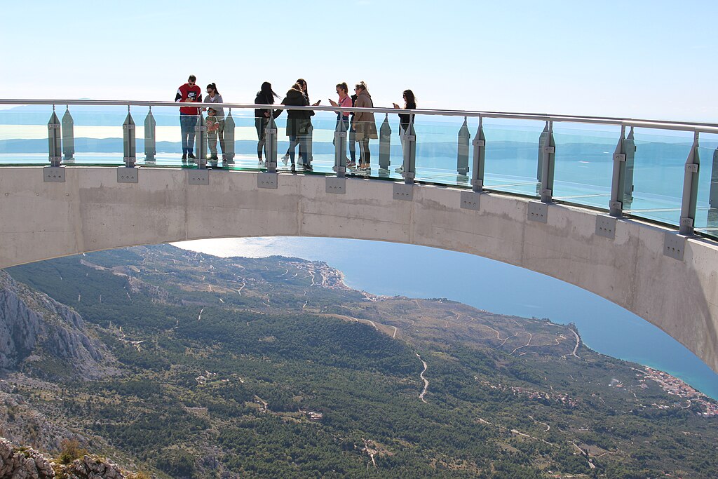 Skywalk Biokovo – szklany taras nad Dalmacją. Ceny, dojazd, atrakcje i widoki, które zapierają dech