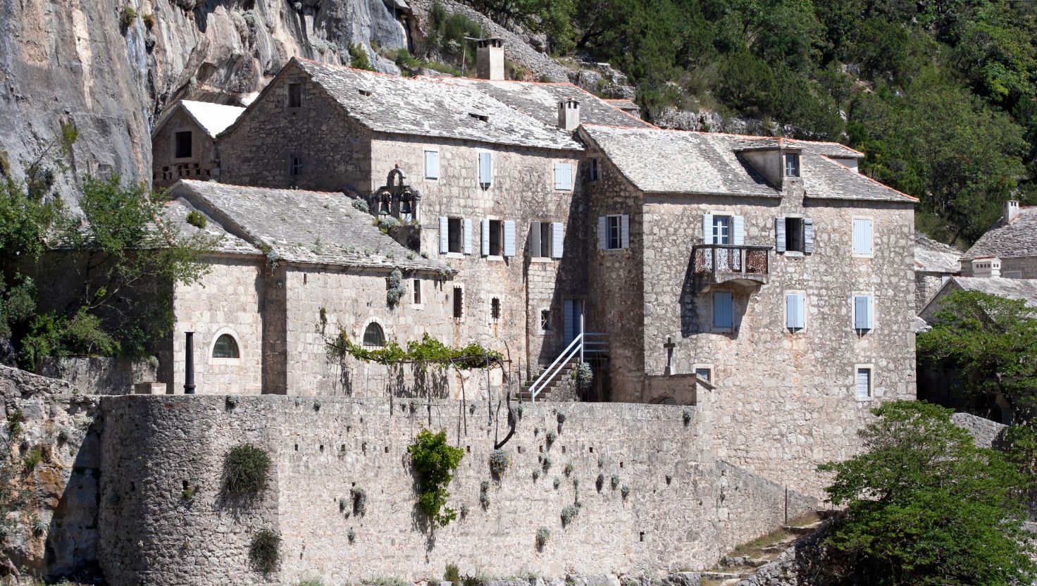 Pustelnia Blaca – klejnot ukryty w skalach wyspy Brač